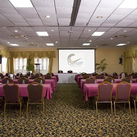 Cardiff Hotel And Spa Runaway Bay Bagian luar foto