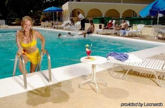 Cardiff Hotel And Spa Runaway Bay Bagian luar foto