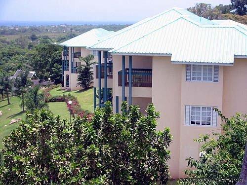 Cardiff Hotel And Spa Runaway Bay Bagian luar foto