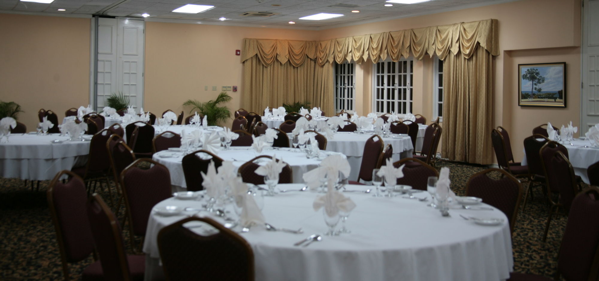 Cardiff Hotel And Spa Runaway Bay Bagian luar foto